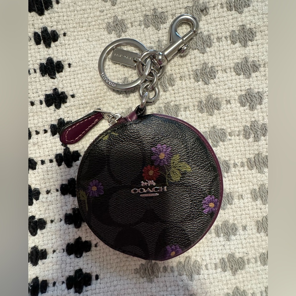 Circular Coin Pouch In Signature Canvas With Country Floral Print